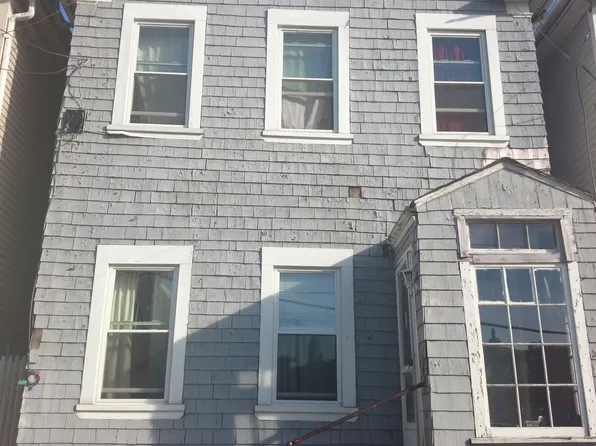 4 Glover Ct, South Boston, MA 02127