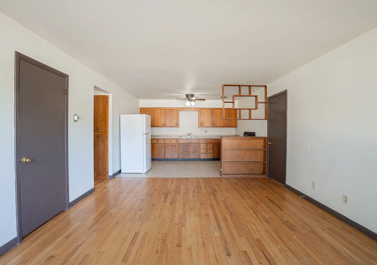 2113 Lake Point Dr — Photo 2