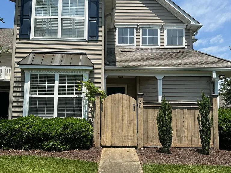 301 Settlement Dr — Photo 1