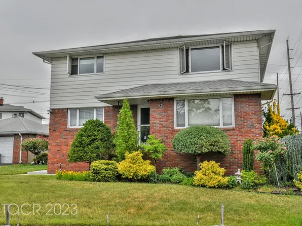 1 Rena Ct, Elmwood Park, NJ 07407
