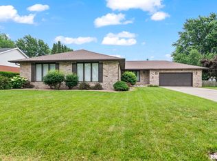 1704 Bent Oak Dr, Springfield, IL 62704