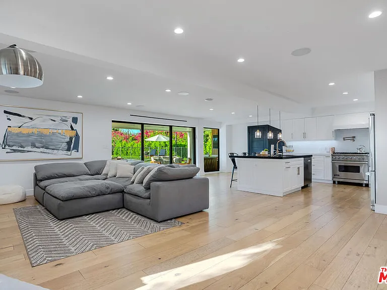 22745 Erwin St — Photo 22