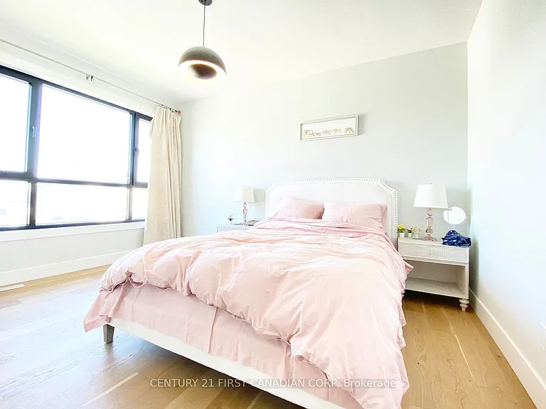 53 Edwin Dr — Photo 17