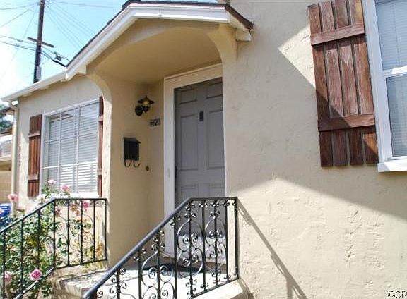 972 W. 8th Street  Charming 2/1 approximately 888 sq. feet.  Sep