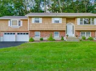 12 Montclair Ave, Airmont, NY 10952