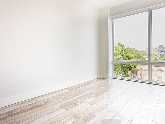 4th image of 8 Fairview Pl #401A
