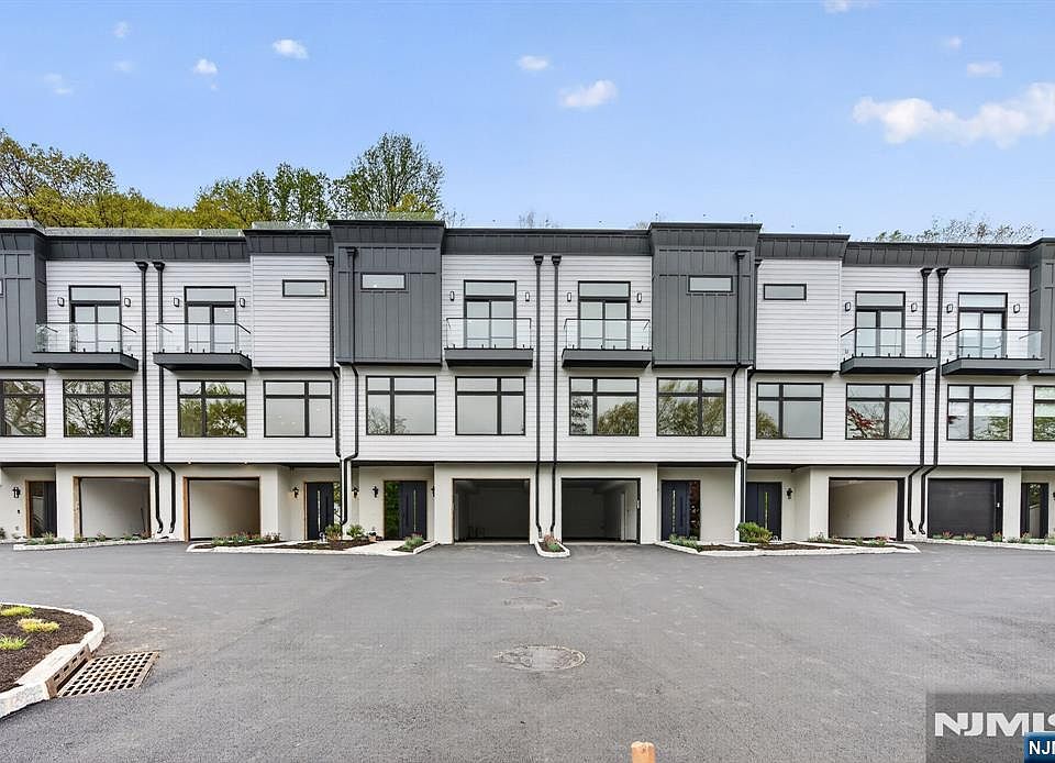 1st image of 520 Valley Road