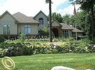 3373 N Tipsico Lake Rd, Hartland, MI 48353