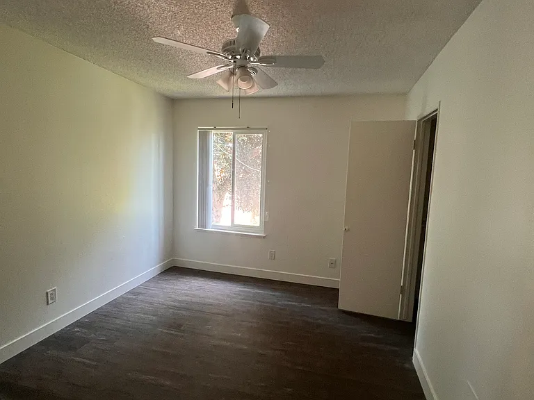 Knotty Apartments — Photo 18
