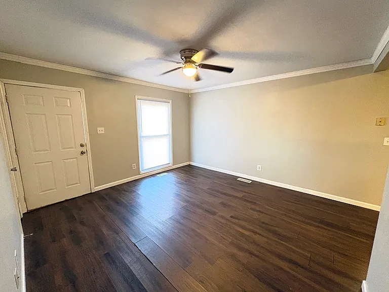 3 bed, 1100 sqft, $1,400 — Photo 3