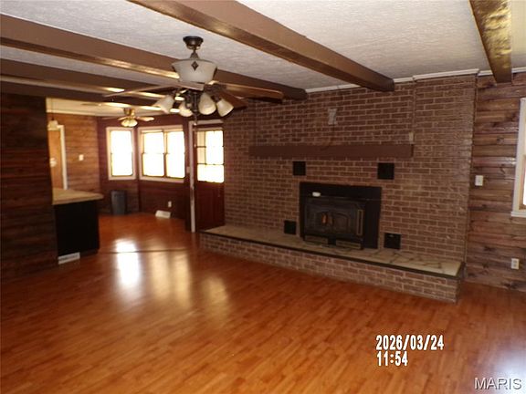 3rd image of 811 Richards Dr