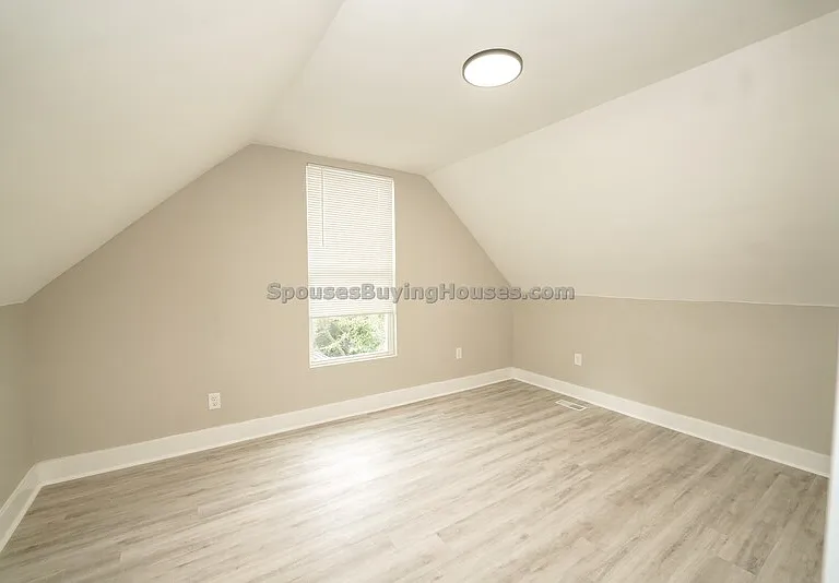 2105 Lexington Ave — Photo 17
