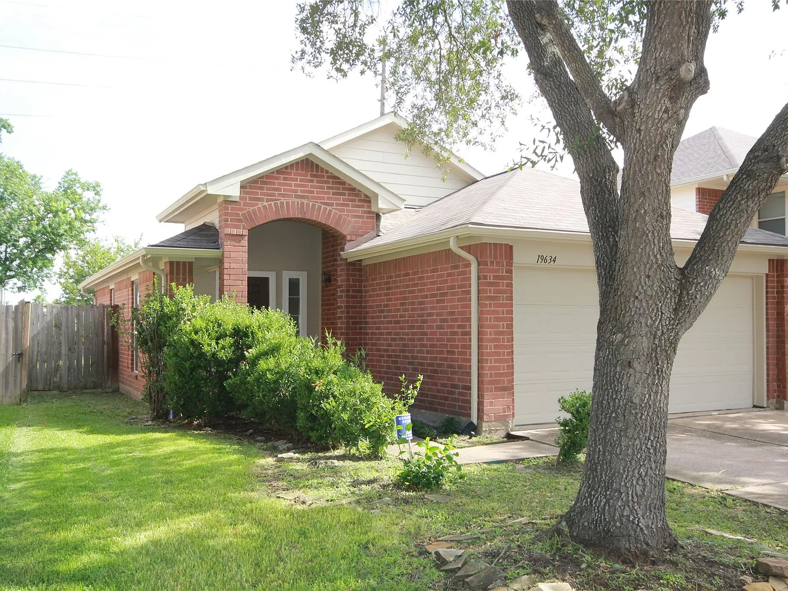 3 bed, 2.0 bath, 1206 sqft, $1,850 — Photo 2