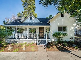 248 7th St, Ashland, OR 97520