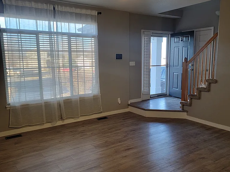 911 Foxtail Ct — Photo 4