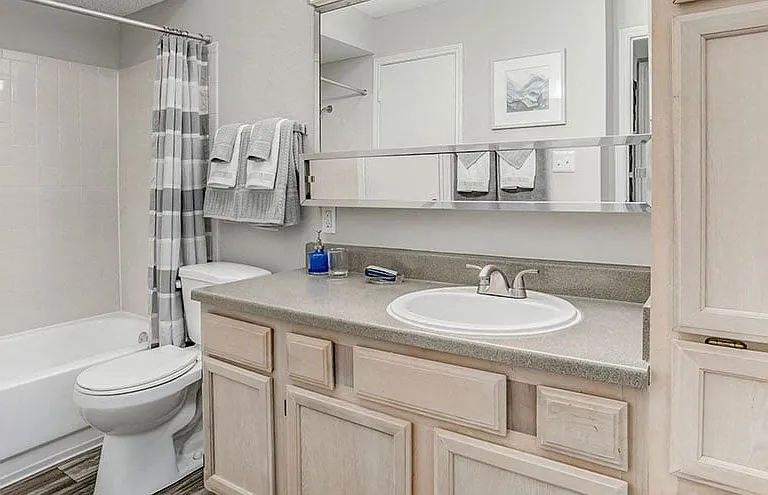Whispering Lake Apartments — Photo 10