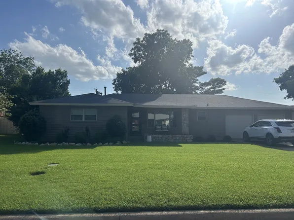 2412 Crescent Dr, Vernon, TX 76384