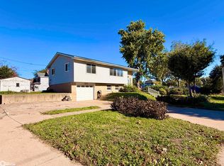 610 Walnut St, Burlington, IA 52601