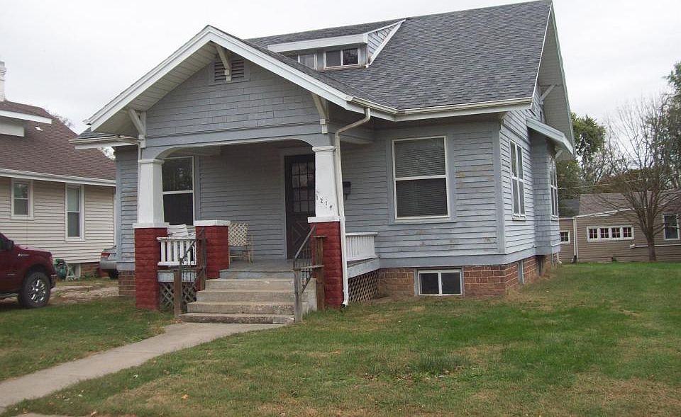 2nd image of 1214 N Washington St