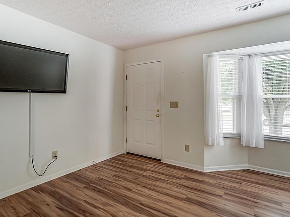 5th image of 2624 Creekwillow Pl