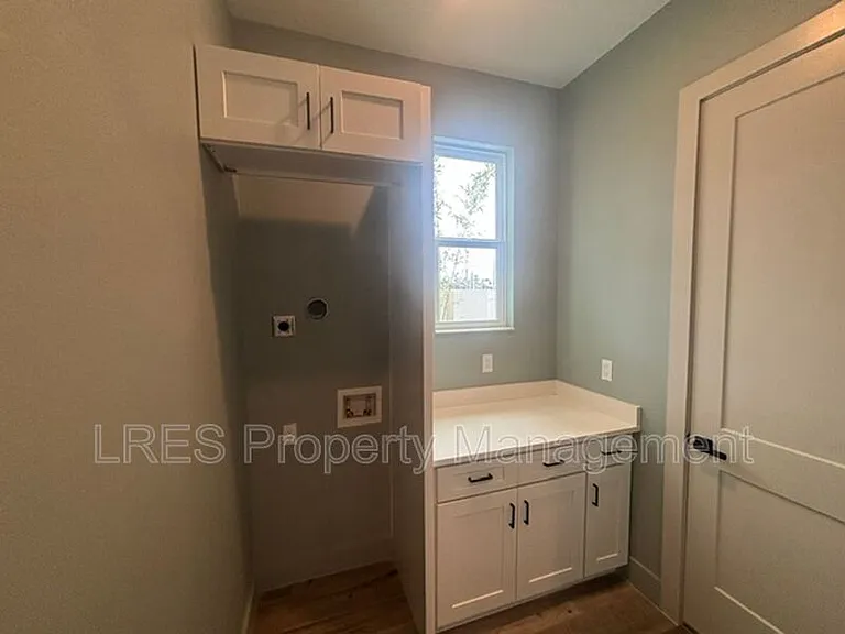 722 Ellwood Ave — Photo 17
