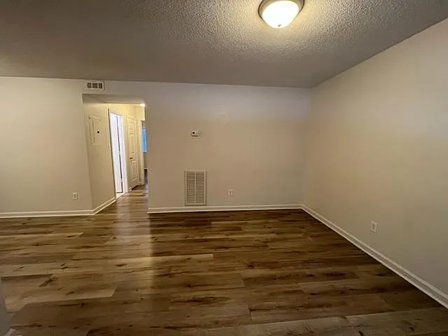 220 Pitts St #F — Photo 5
