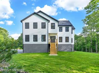 99 Woodland Dr, Jefferson Township, PA 18436