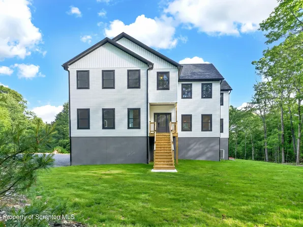99 Woodland Dr, Jefferson Township, PA 18436
