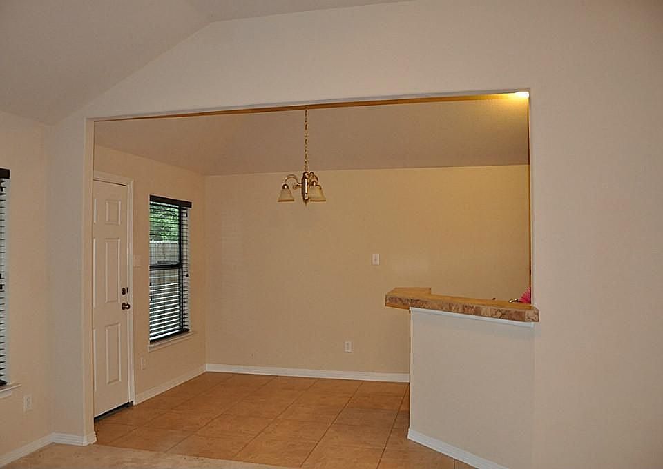 2nd image of 961 Oak Lynn Dr