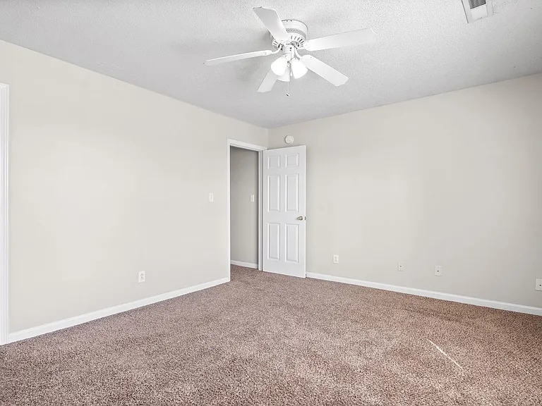 Jockey Drive-3822 — Photo 18