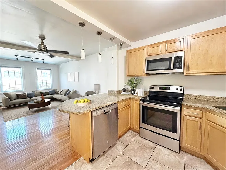 147 Everett St #2 — Photo 3