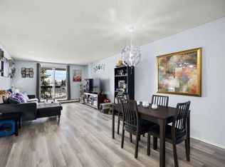 9 N Country Village Bay NE #412, Calgary, AB T3K5J8