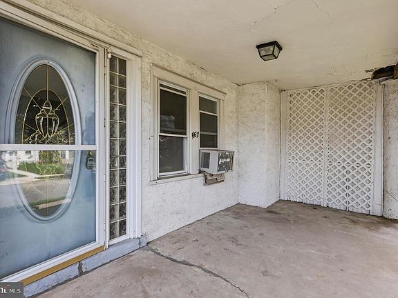 3rd image of 667 Rose St
