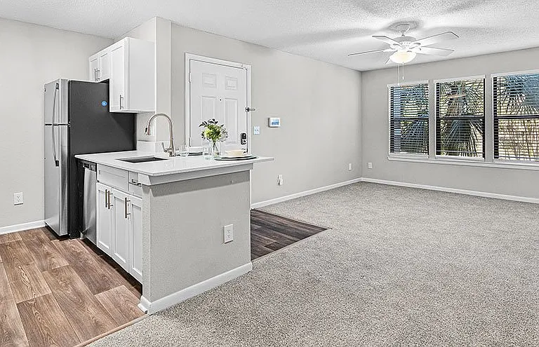 Sabal Palm at Lake Buena Vista Apartment Homes — Photo 9