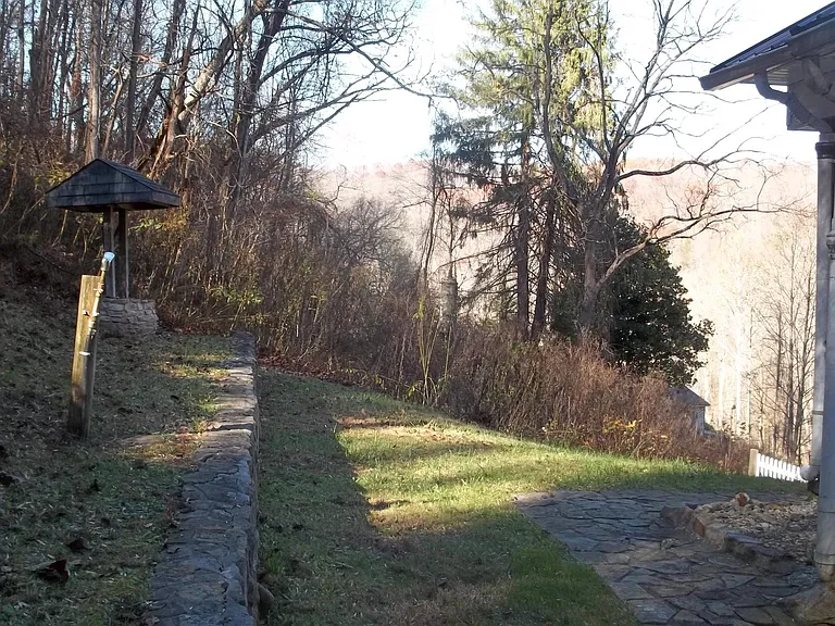 1043 Aspen Rd — Photo 4