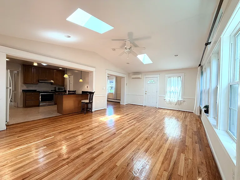 7529 Cayuga Ave — Photo 18