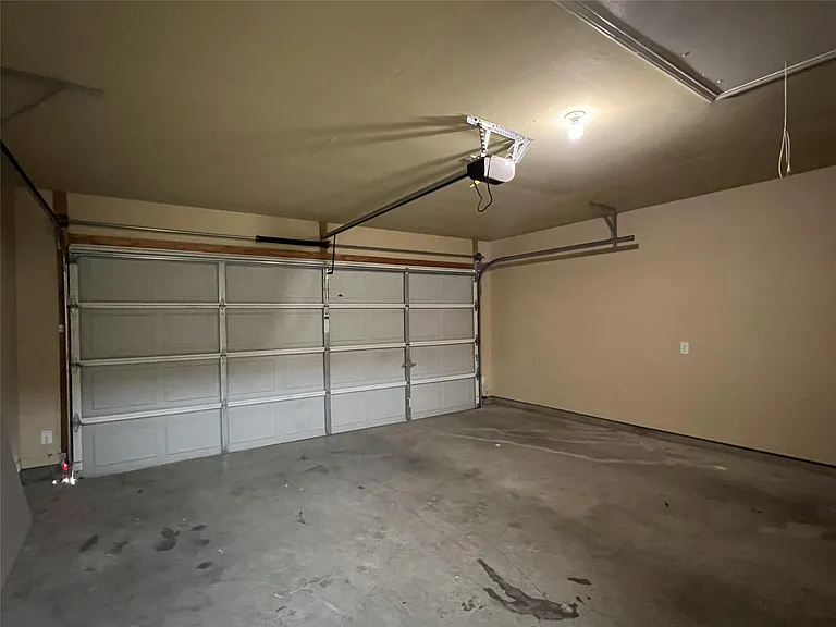 407 Laney St — Photo 29
