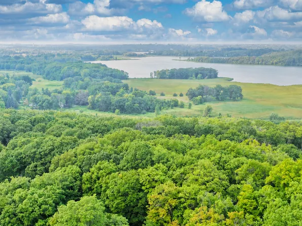 8080 Parley Lake Rd, Waconia, MN 55387