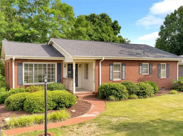 206 Hillside Dr, Greer, SC 29651