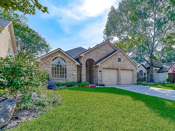 3rd image of 5007 Maple Brook Ln