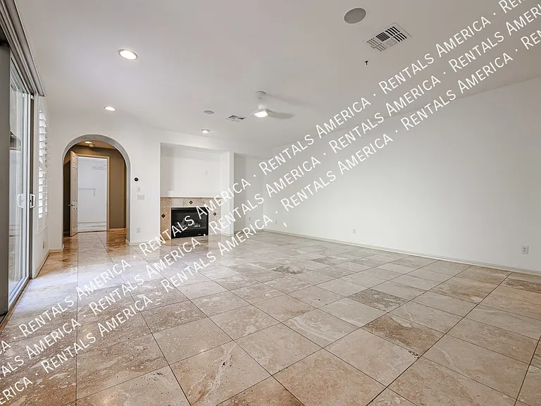 3966 E Crest Ln — Photo 5