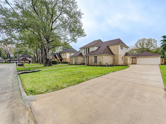 3rd image of 12015 Laneview Dr