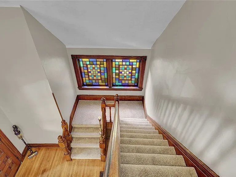 407 Alexander St — Photo 8