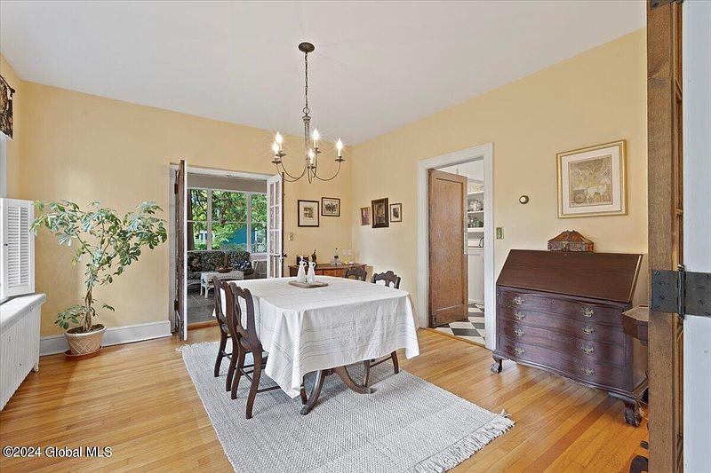 5th image of 36 Herrick Avenue