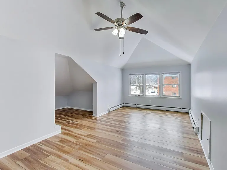 1638 Oakwood Ave — Photo 17