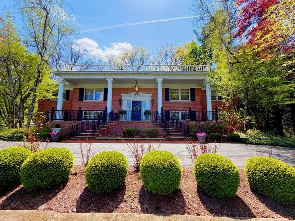305 Hampshire Rd, Akron, OH 44313