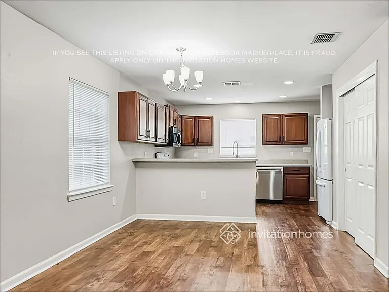304 E Ross Ave — Photo 6