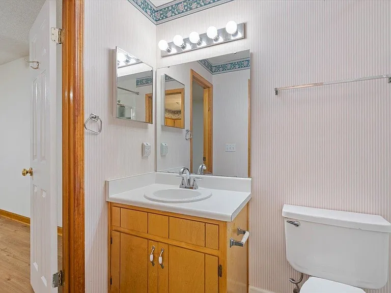 2510 Golden Park Ln — Photo 17