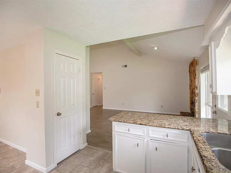 15106 Silverman St — Photo 14