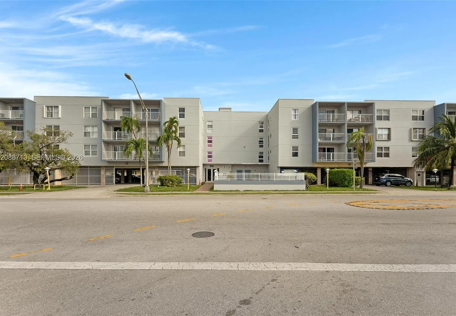 The Leeward Condo — Photo 1